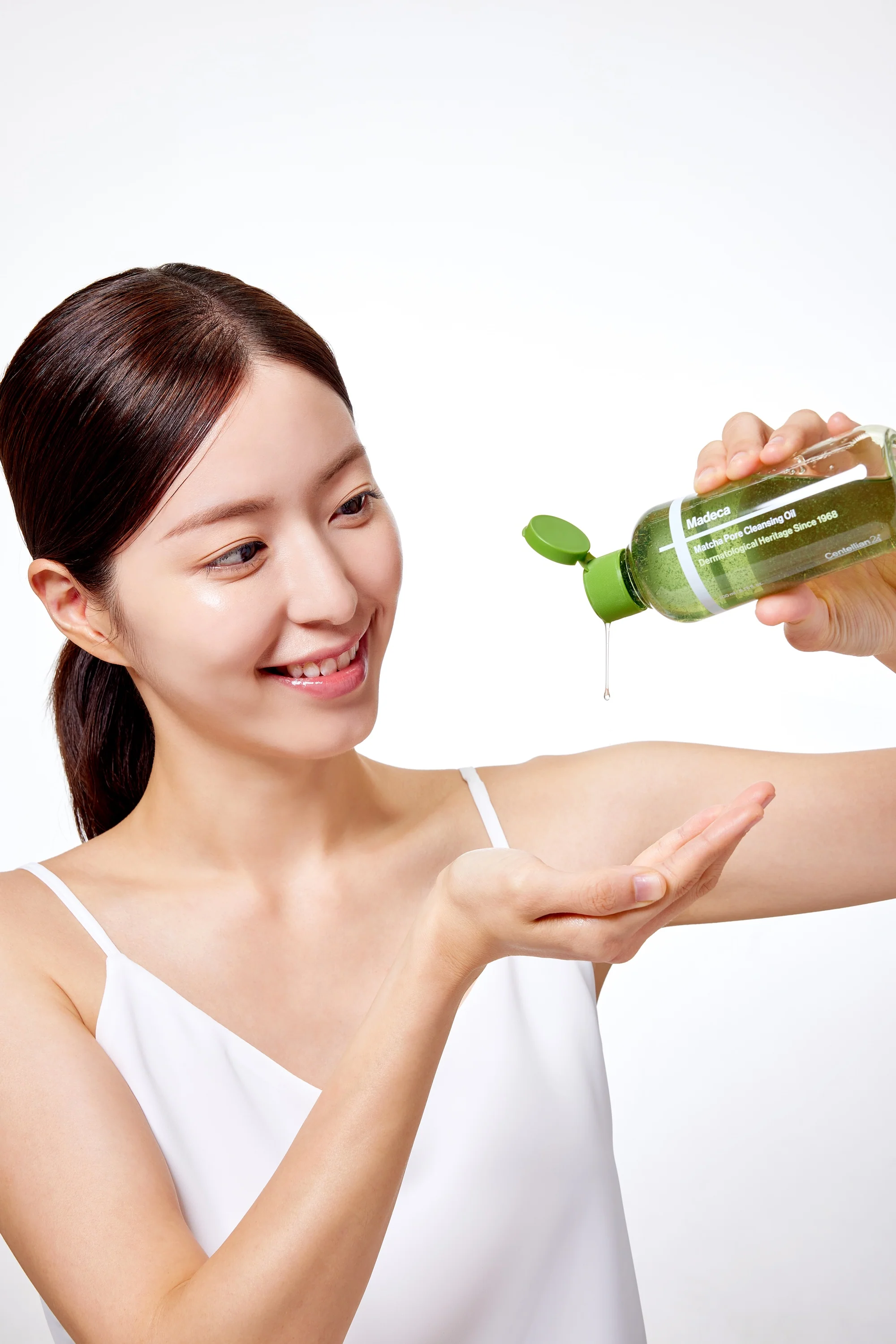 Madeca Matcha Pore Cleansing Oil 200ml - Image 3